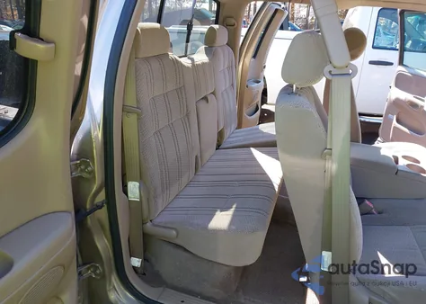 2002 Toyota Tundra Sr5 V8 z USA, uszkodzony, nr VIN 5TBRT34122S228996